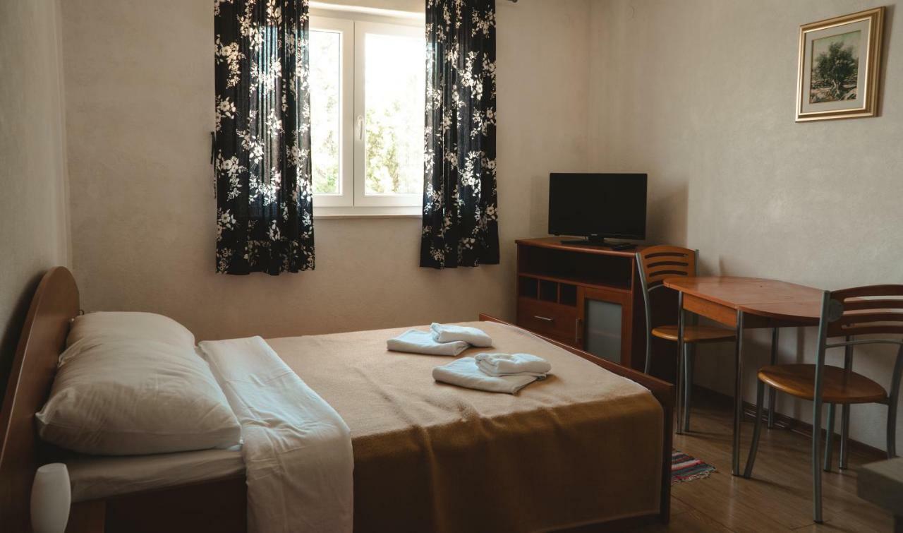 Njofra Banj Apartment Bagian luar foto